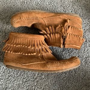 Minnetonka Double Fringe Moccasins Size 2